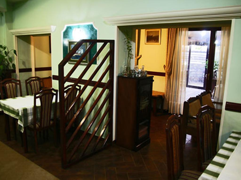 Hotel Ambiente بودغوريتْسا المظهر الخارجي الصورة