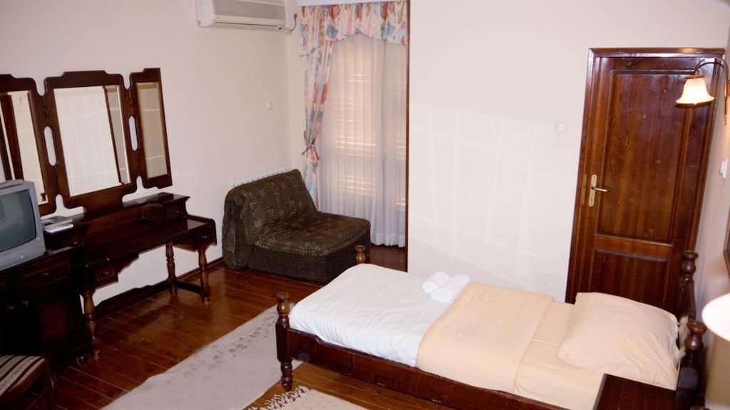 Hotel Ambiente بودغوريتْسا الغرفة الصورة