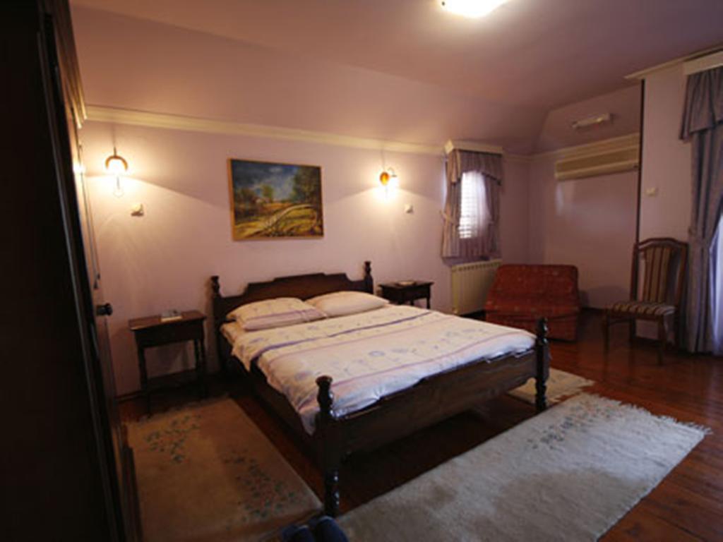 Hotel Ambiente بودغوريتْسا الغرفة الصورة