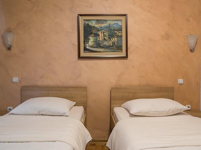 Hotel Ambiente بودغوريتْسا المظهر الخارجي الصورة