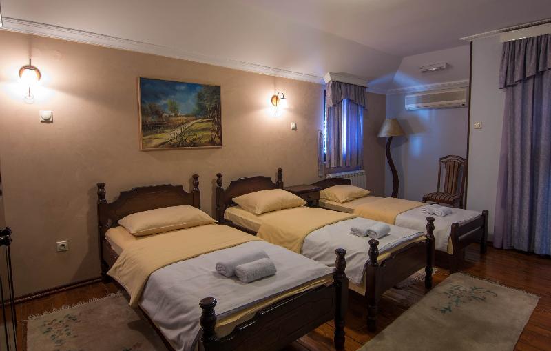 Hotel Ambiente بودغوريتْسا المظهر الخارجي الصورة